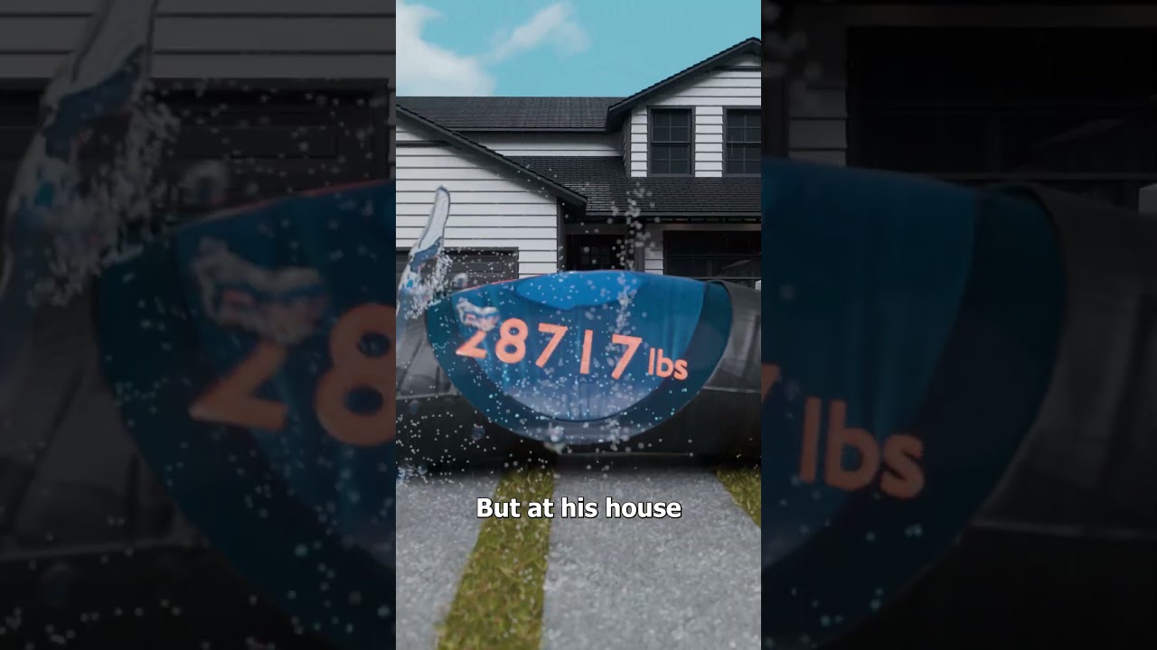 他用装满水的管子来阻挡洪水